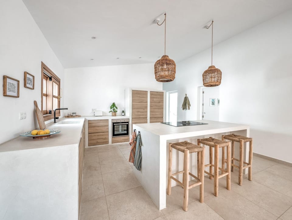 Kitchen or kitchenette, Dining area, oven, stove