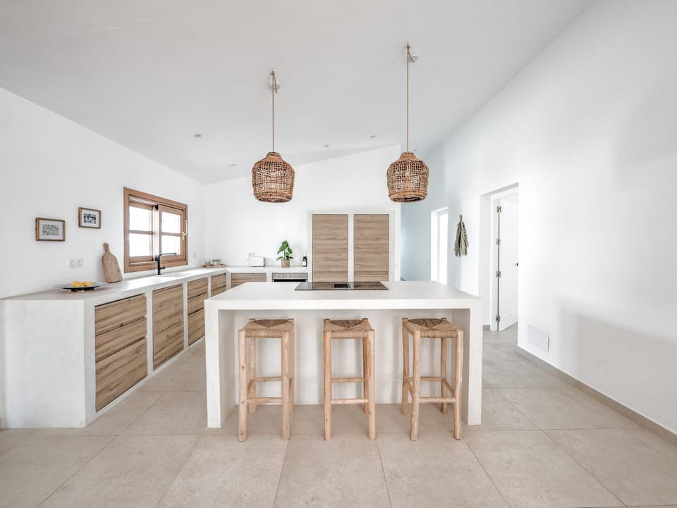 Kitchen or kitchenette, Dining area, stove