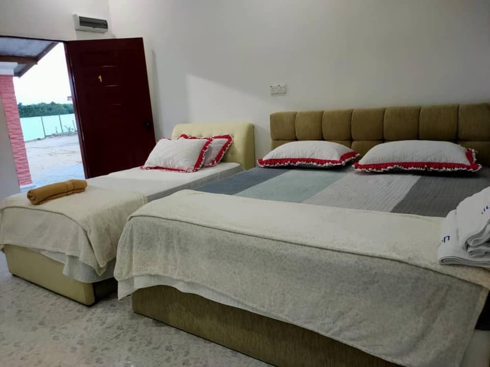 Roomstay TokBah DeMuara Kuala Besut Vacation rental in Besut