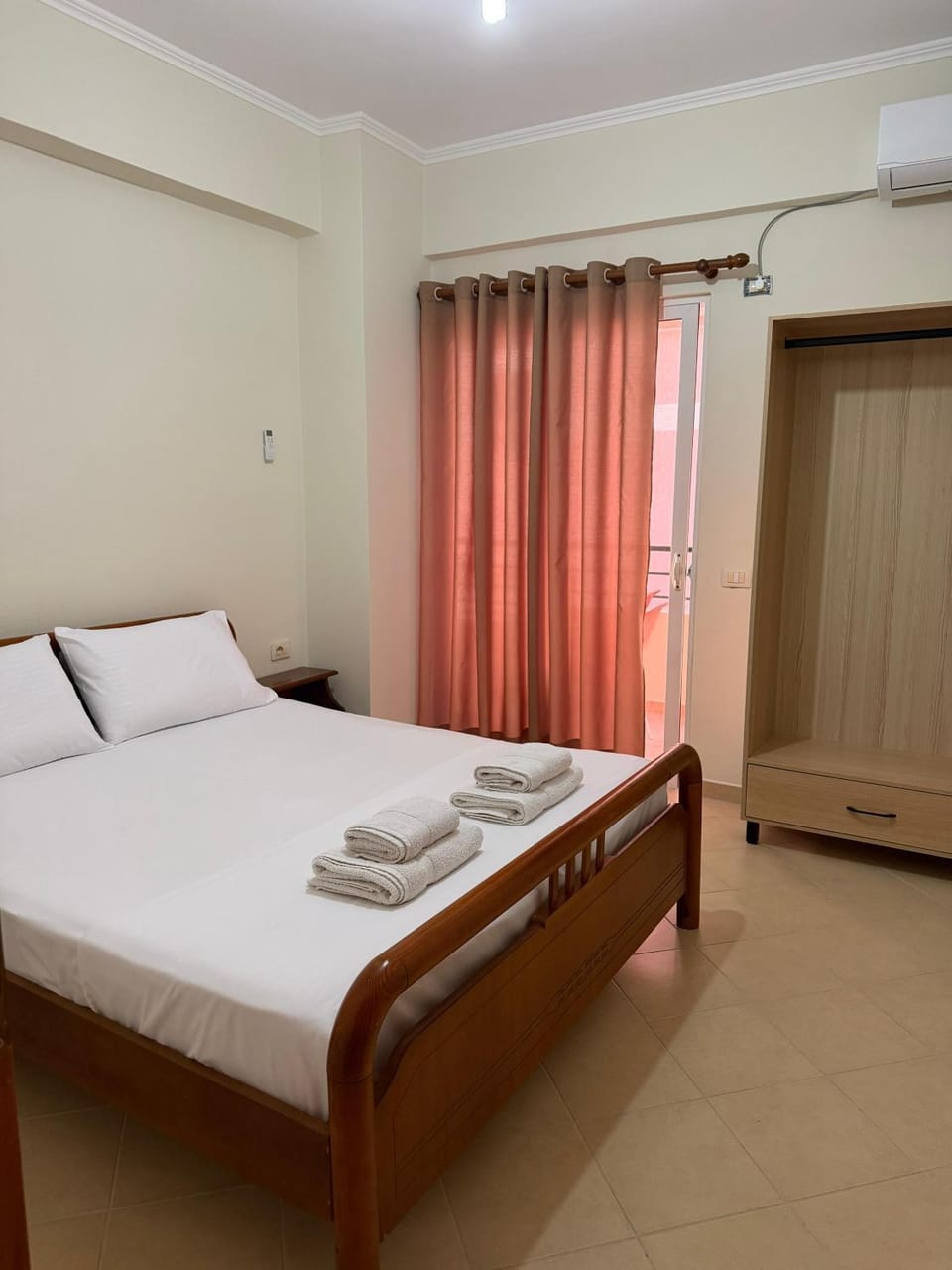 Bed, Photo of the whole room, Bedroom, internet, towels, wardrobe, air conditioner