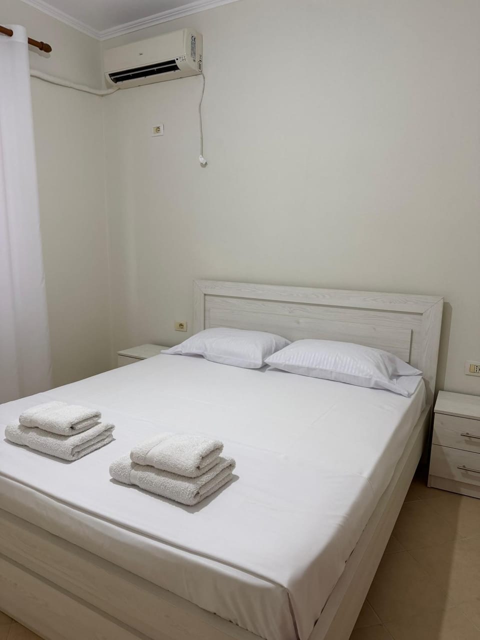 Bed, Photo of the whole room, Bedroom, towels, air conditioner