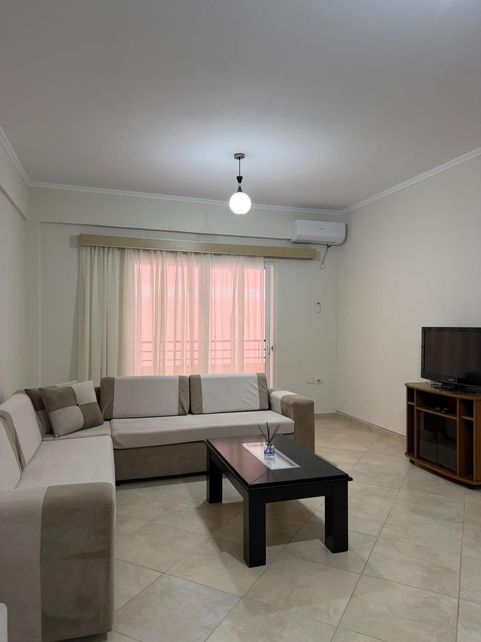 TV and multimedia, Living room, Seating area, air conditioner
