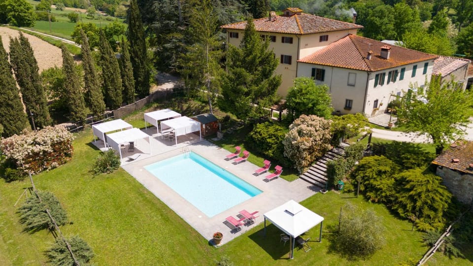 Property building, Day, Neighbourhood, Natural landscape, Bird's eye view, Garden, Garden view, Pool view, Swimming pool, sunbed