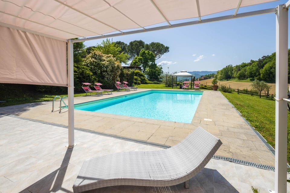 Day, Natural landscape, Garden, Swimming pool, sunbed