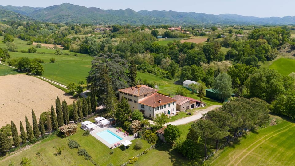 Property building, Day, Neighbourhood, Natural landscape, Bird's eye view, Garden, Pool view, Swimming pool
