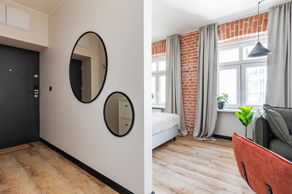 Bed, TV and multimedia, Living room, Seating area, Bedroom