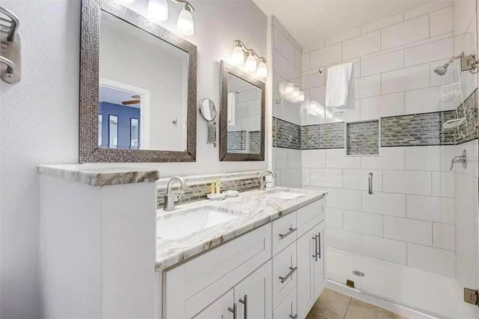 Shower, Bathroom, towels