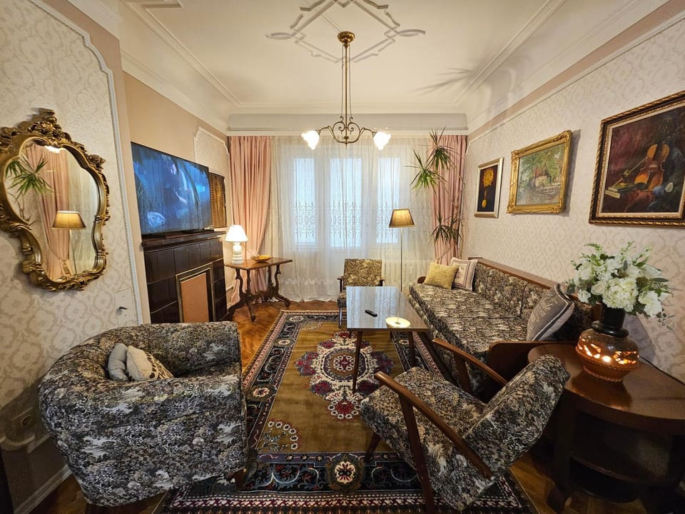 Living room, Seating area