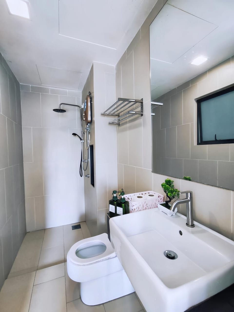 Shower, Toilet, Bathroom