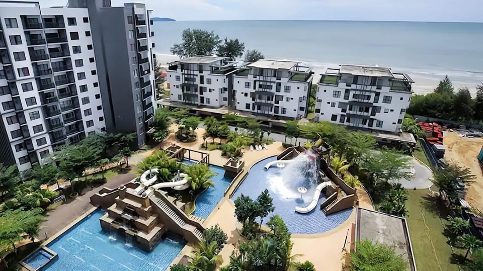 Property building, Swimming pool, Location, sunbed