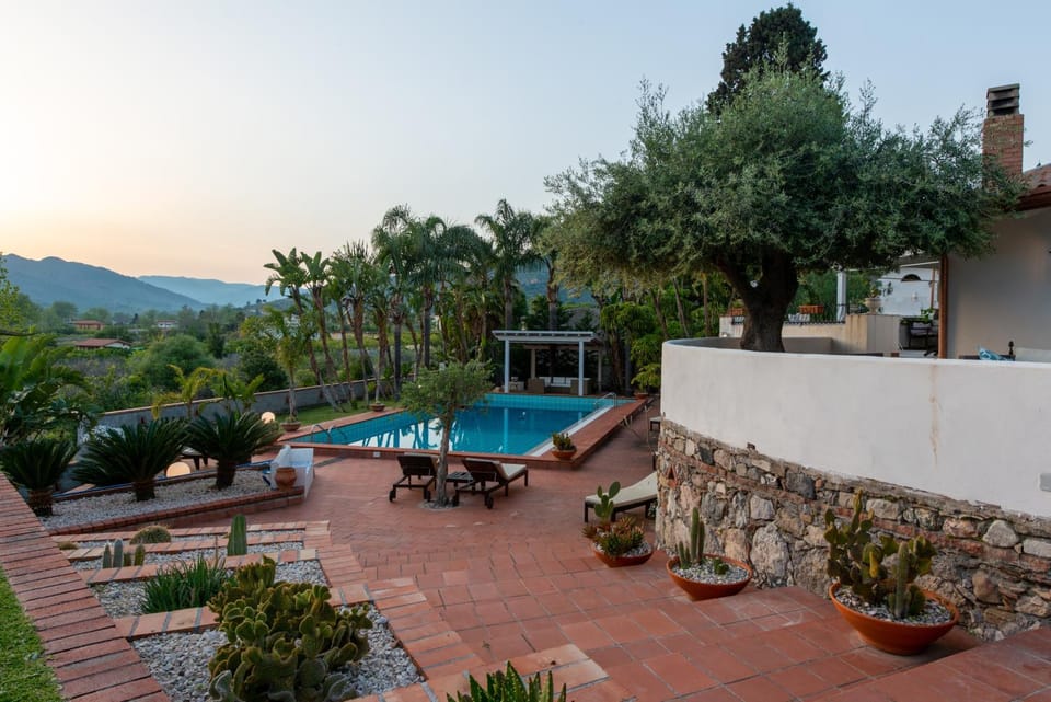 Villa with pool & jacuzzi Villa in Sicily