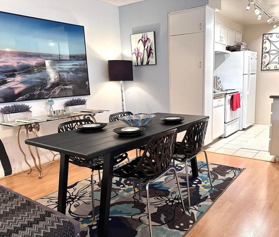 Coffee/tea facilities, Kitchen or kitchenette, Living room, Seating area, Dining area, minibar, oven