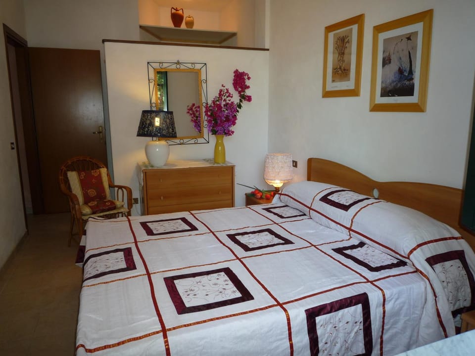 Bed, Bathroom, Bedroom, Area and facilities