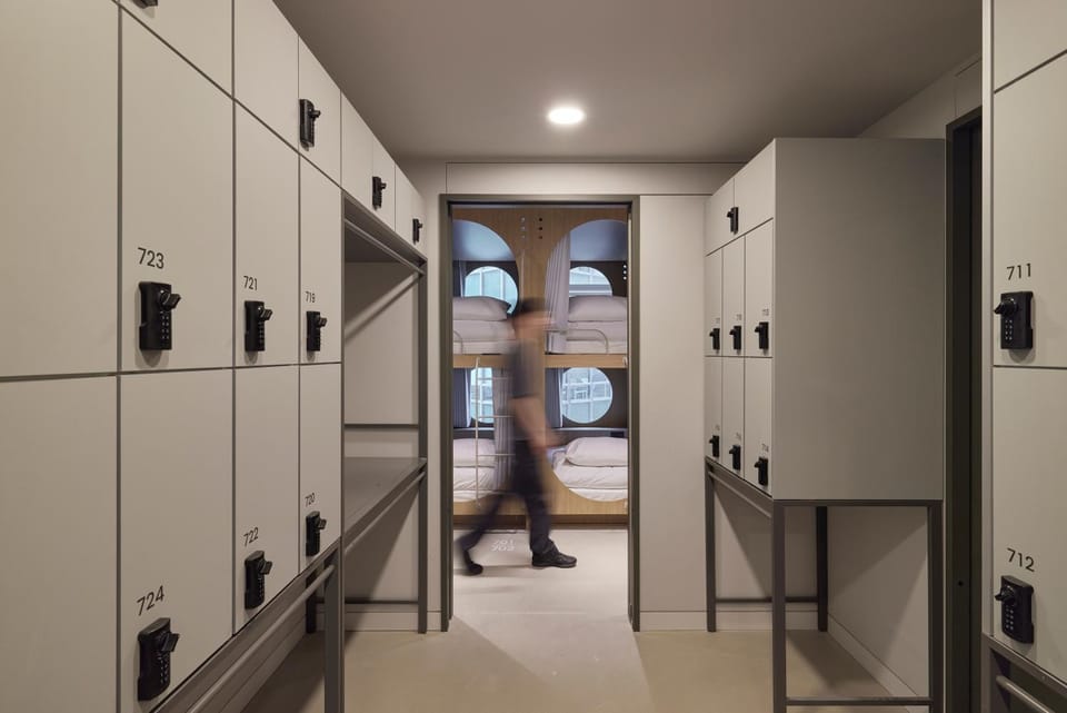 Area and facilities, locker