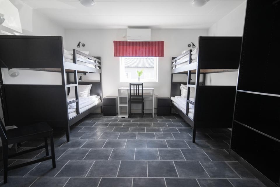 Bedroom, bunk bed