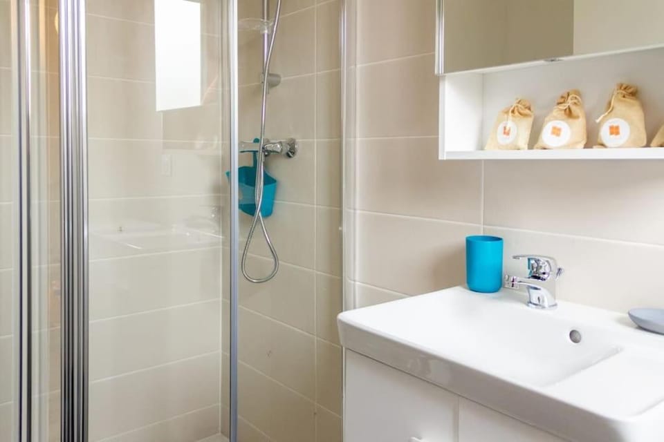 ZenBNB - Kanji - Proche Tram - Parking Privé - Apartment in Annemasse