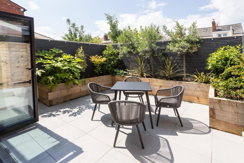 Patio, Dining area