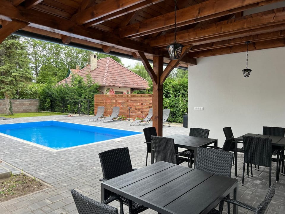 Pool view, Swimming pool, sunbed