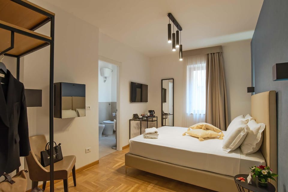 Bed, TV and multimedia, Bedroom, wardrobe