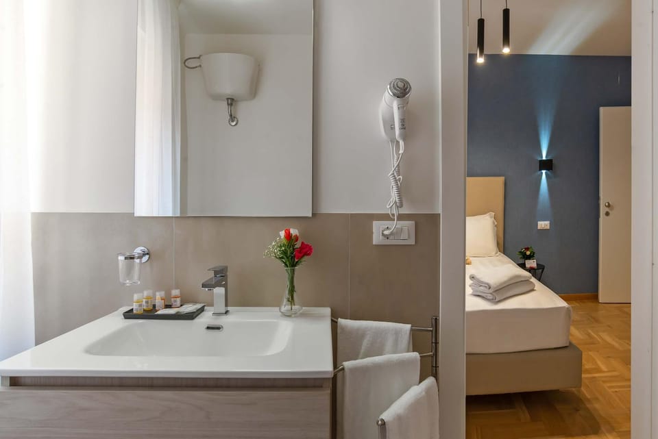 Bed, towels