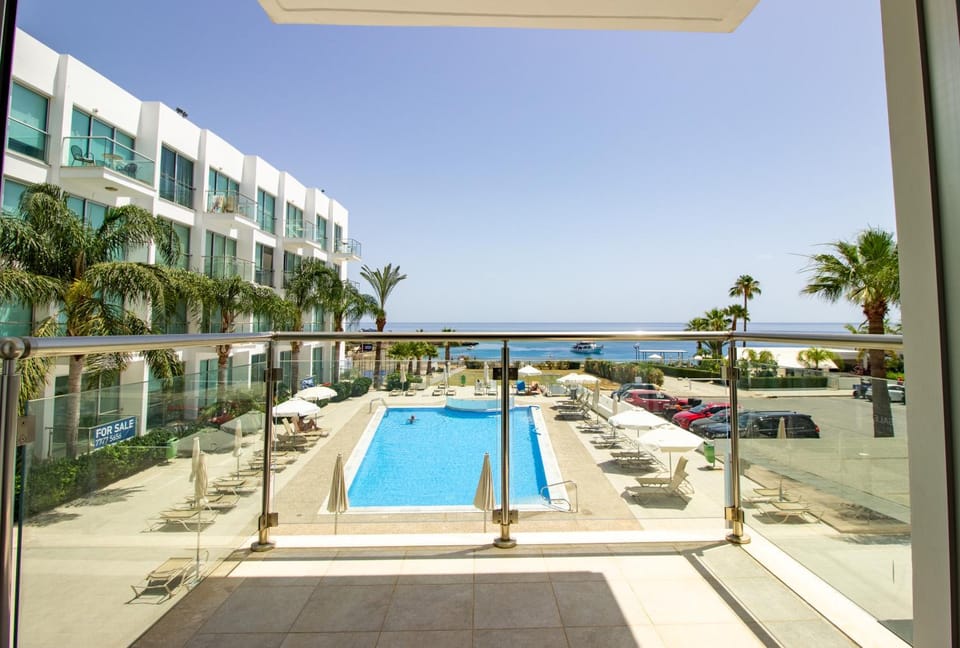 Balcony/Terrace, Pool view, Sea view, Swimming pool