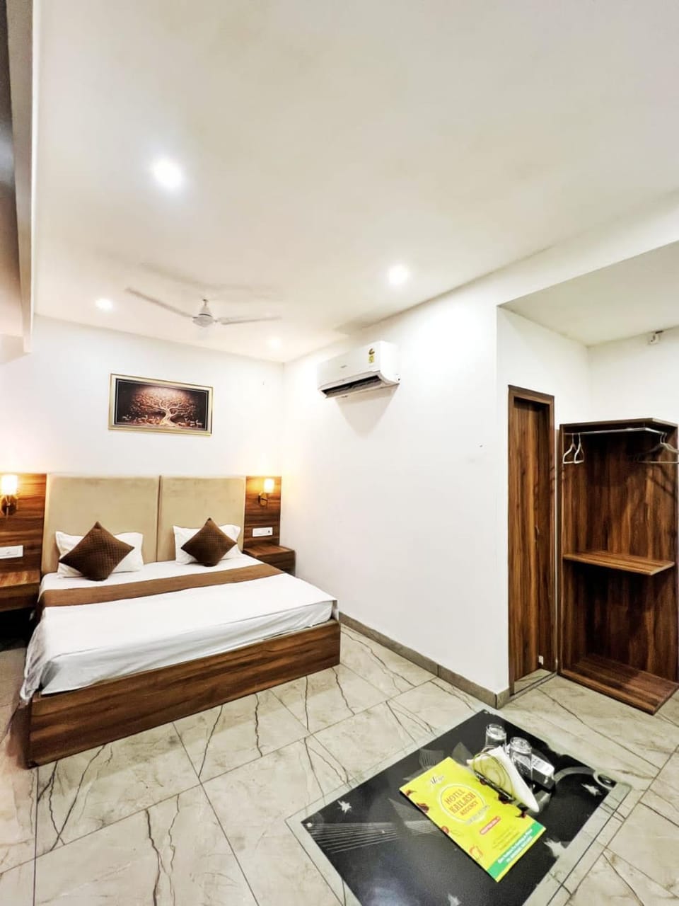 Bed, Photo of the whole room, Bedroom, air conditioner