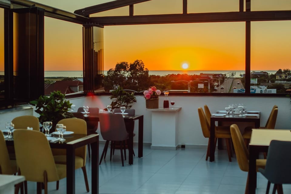 Restaurant/places to eat, Balcony/Terrace, Banquet/Function facilities, Dining area, Sea view, Sunset