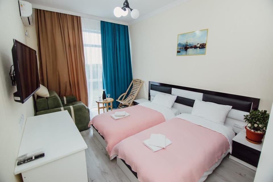 Bed, Photo of the whole room, Bedroom, towels