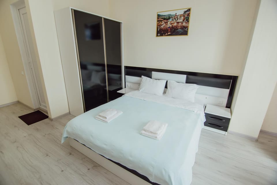 Bed, Bedroom, towels, wardrobe