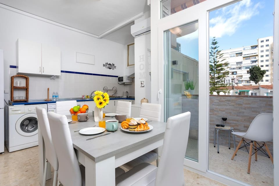 Day, Balcony/Terrace, Kitchen or kitchenette, Dining area, washing machine