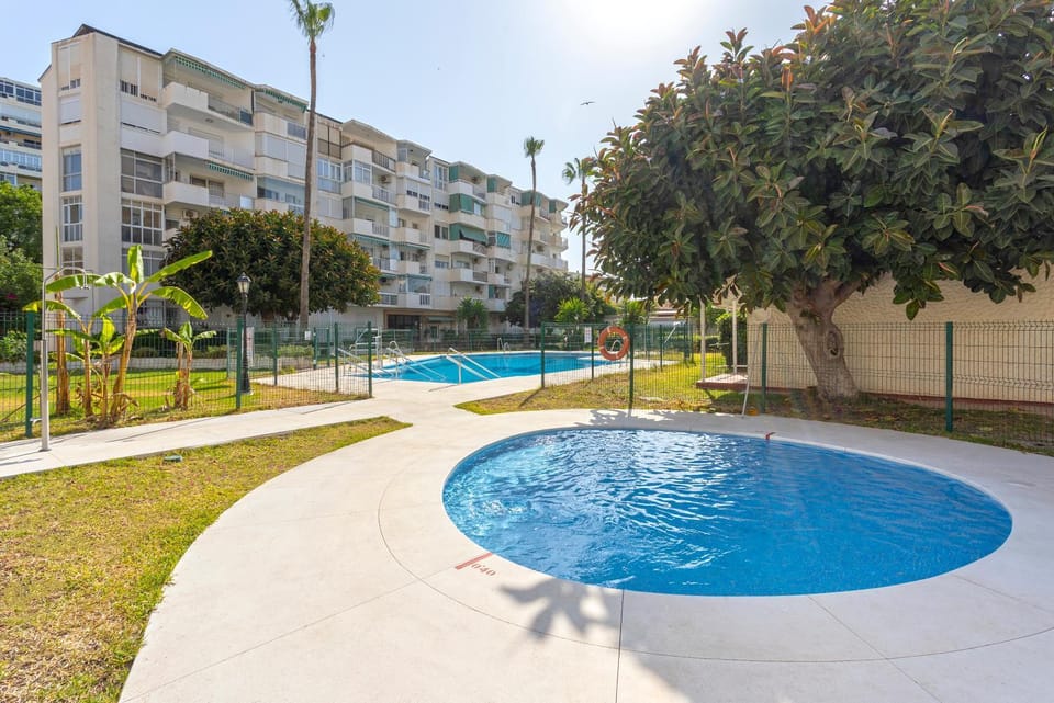 Property building, Day, Garden, Pool view, Swimming pool