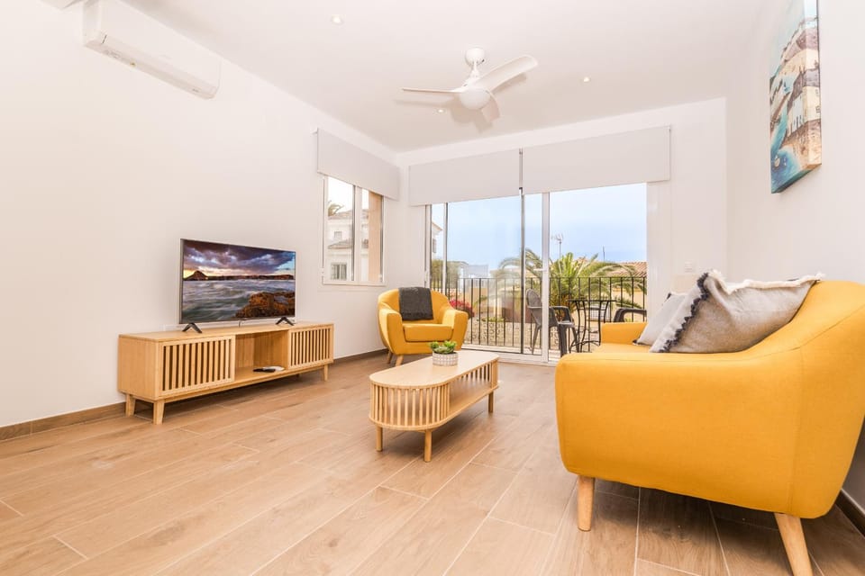 Communal lounge/ TV room, Living room