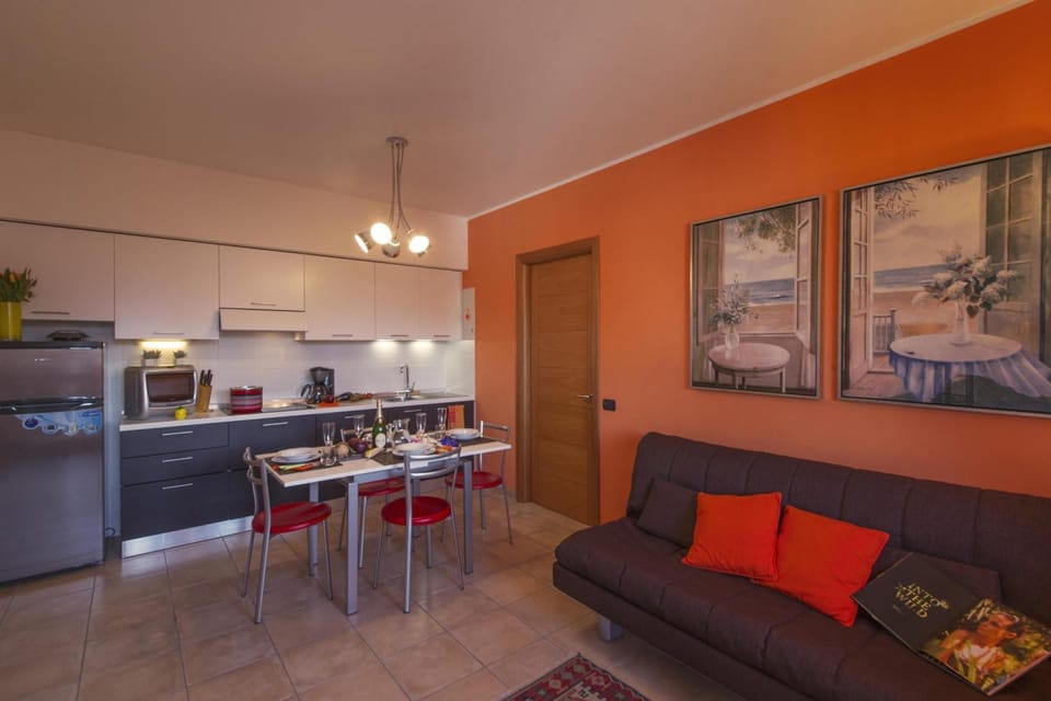 Kitchen or kitchenette, Living room