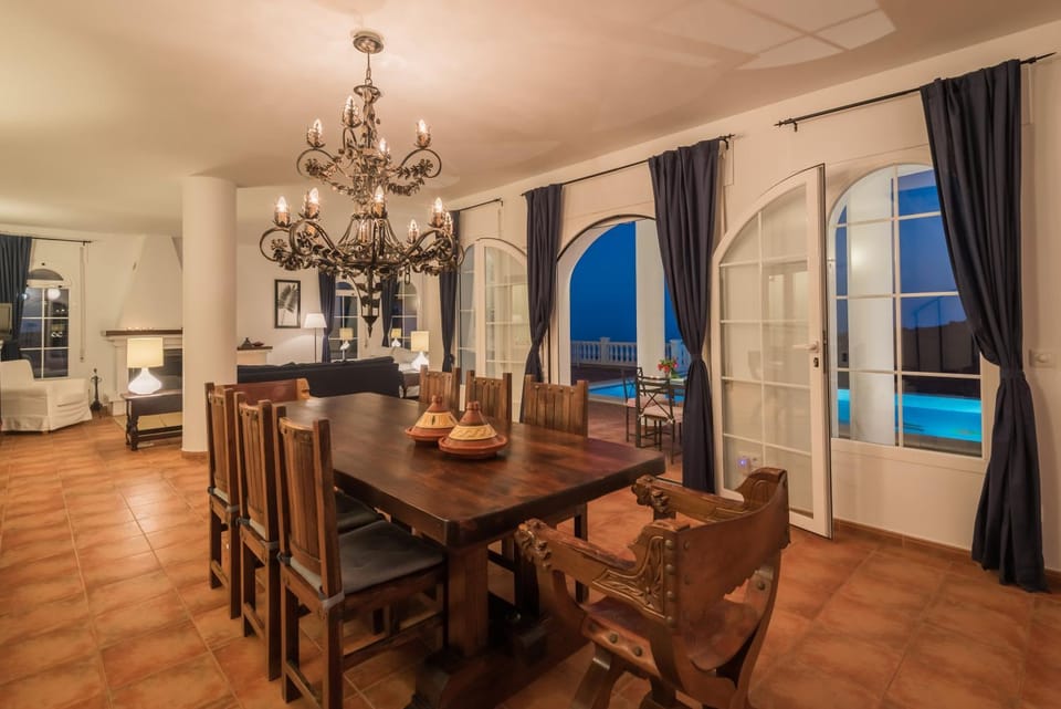 Food and drinks, Dining area