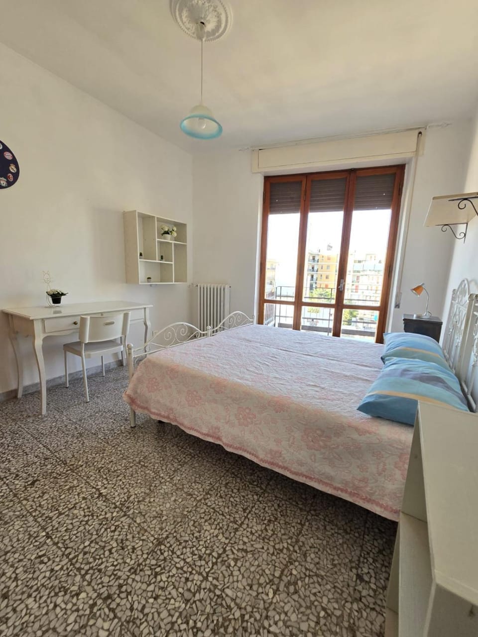 Bed, Balcony/Terrace, Photo of the whole room, Seating area, Bedroom, hair dresser, wardrobe