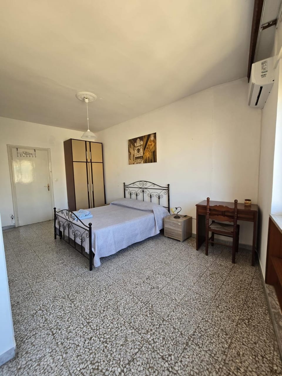 Bed, Photo of the whole room, Seating area, Bedroom, internet, wardrobe, air conditioner