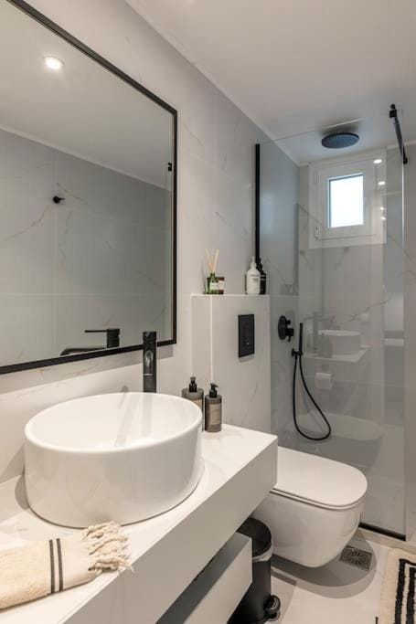 Shower, Toilet