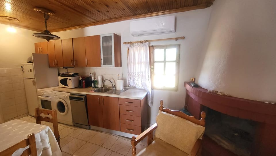 Peaceful 2-bedroom house 800m from beach House in Decentralized Administration of Macedonia and Thrace