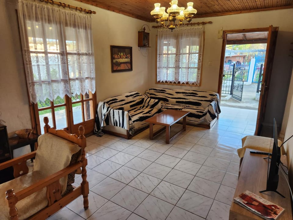 Peaceful 2-bedroom house 800m from beach House in Decentralized Administration of Macedonia and Thrace