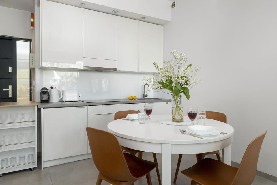 Kitchen or kitchenette, Dining area, stove