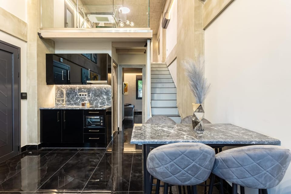 Kitchen or kitchenette, Dining area, oven, stove