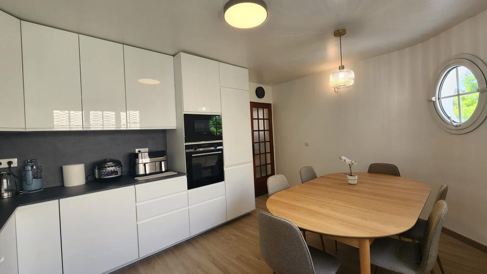 Kitchen or kitchenette, Communal kitchen, kitchen