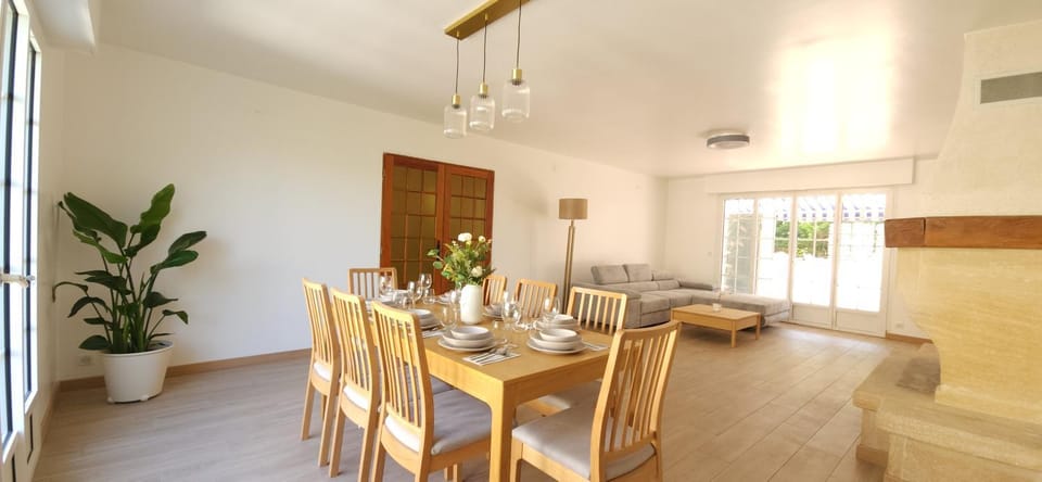 Communal lounge/ TV room, Living room, Seating area