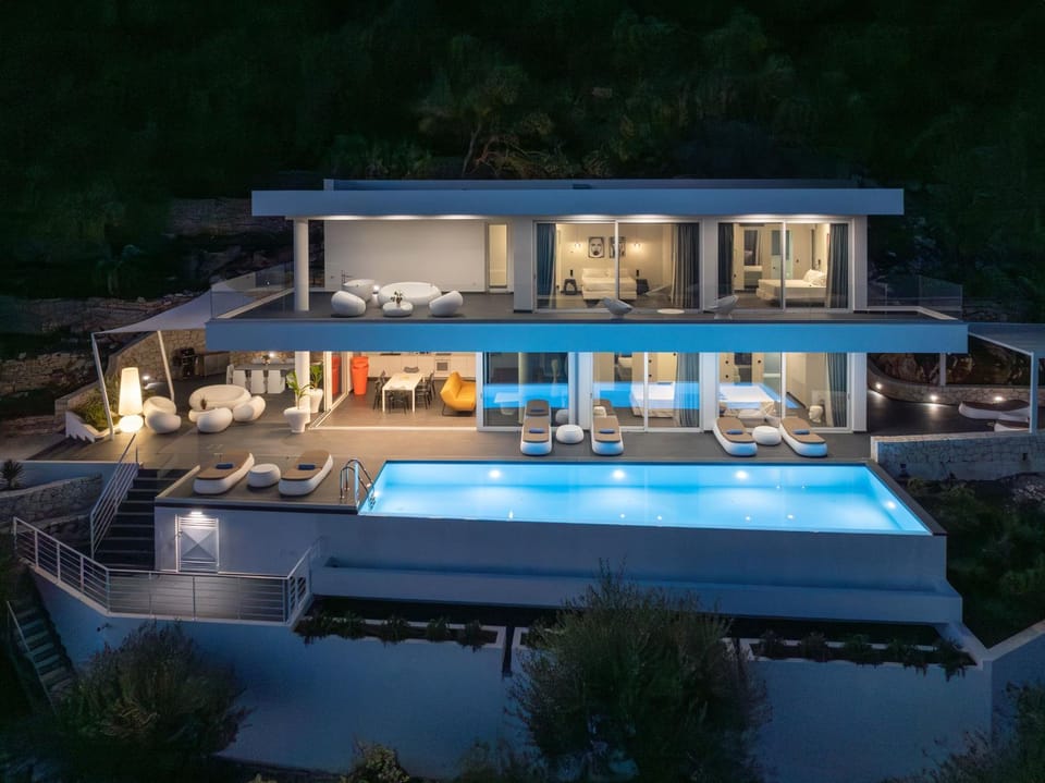 Property building, Pool view