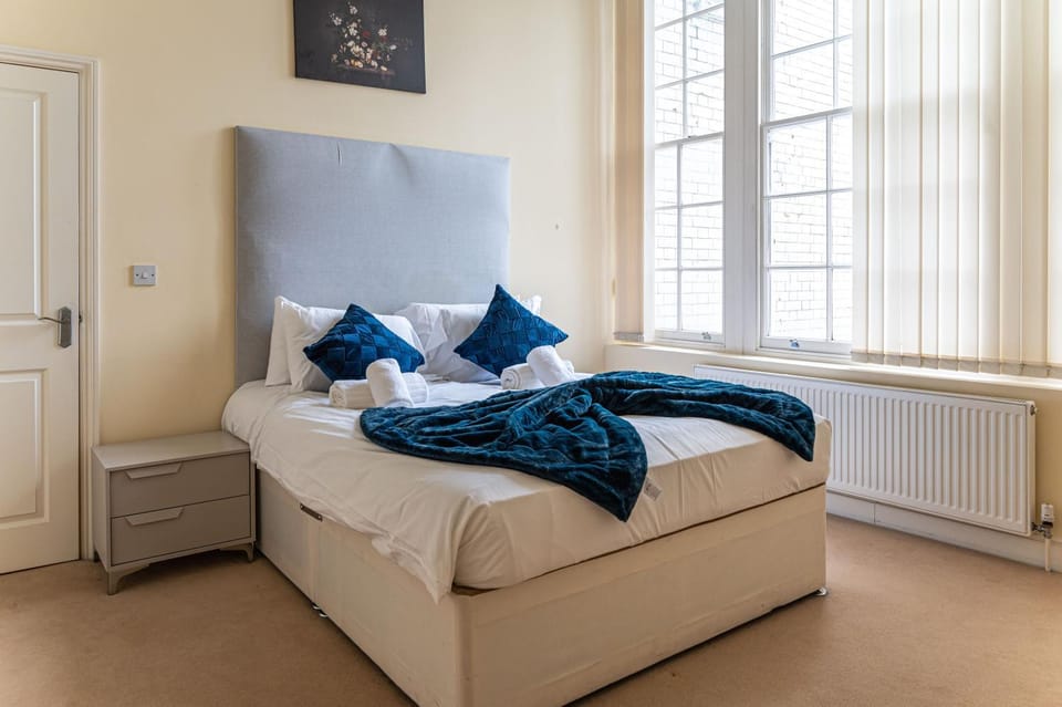 Premium 3BR-3BA in Prestigious Bloomsbury Apartment in London Borough of Islington