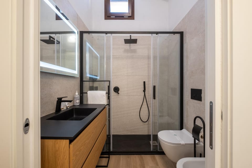 Shower, Toilet, Bathroom, bidet, towels