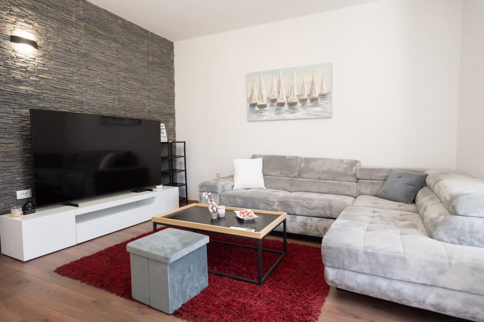 Communal lounge/ TV room, Living room, Seating area, Evening entertainment