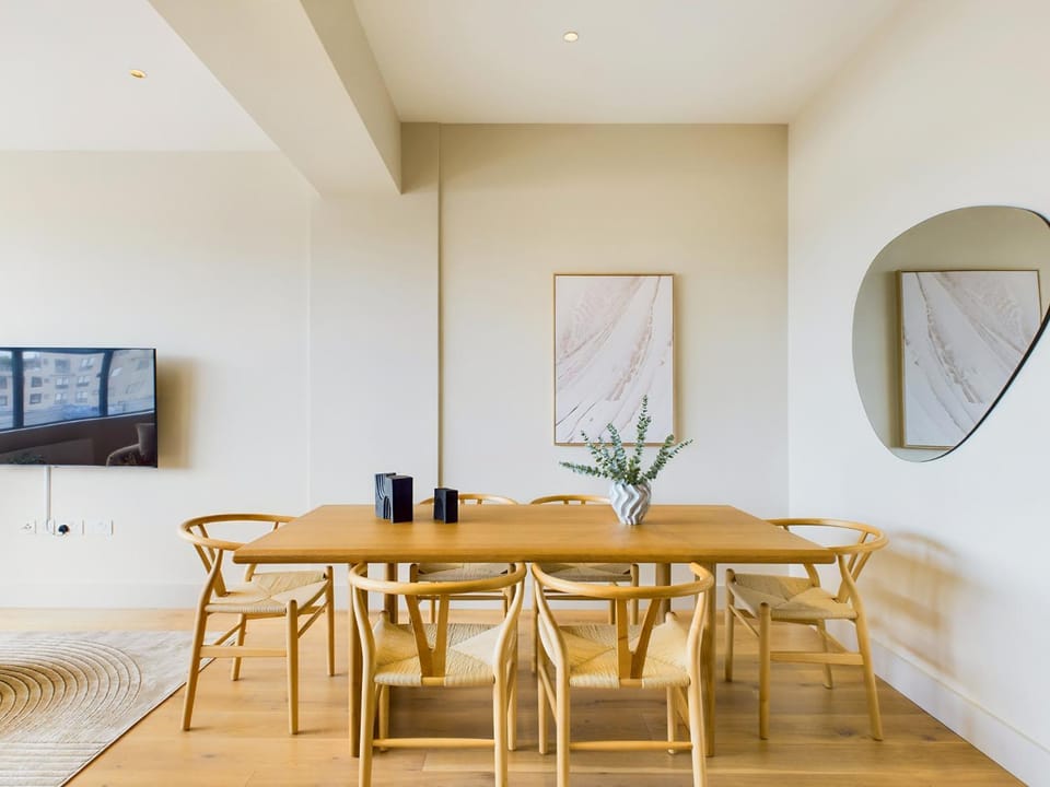 TV and multimedia, Living room, Seating area, Dining area