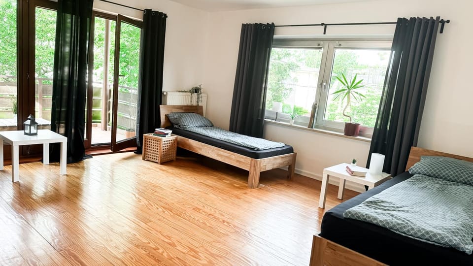 Bed, Bedroom, Garden view