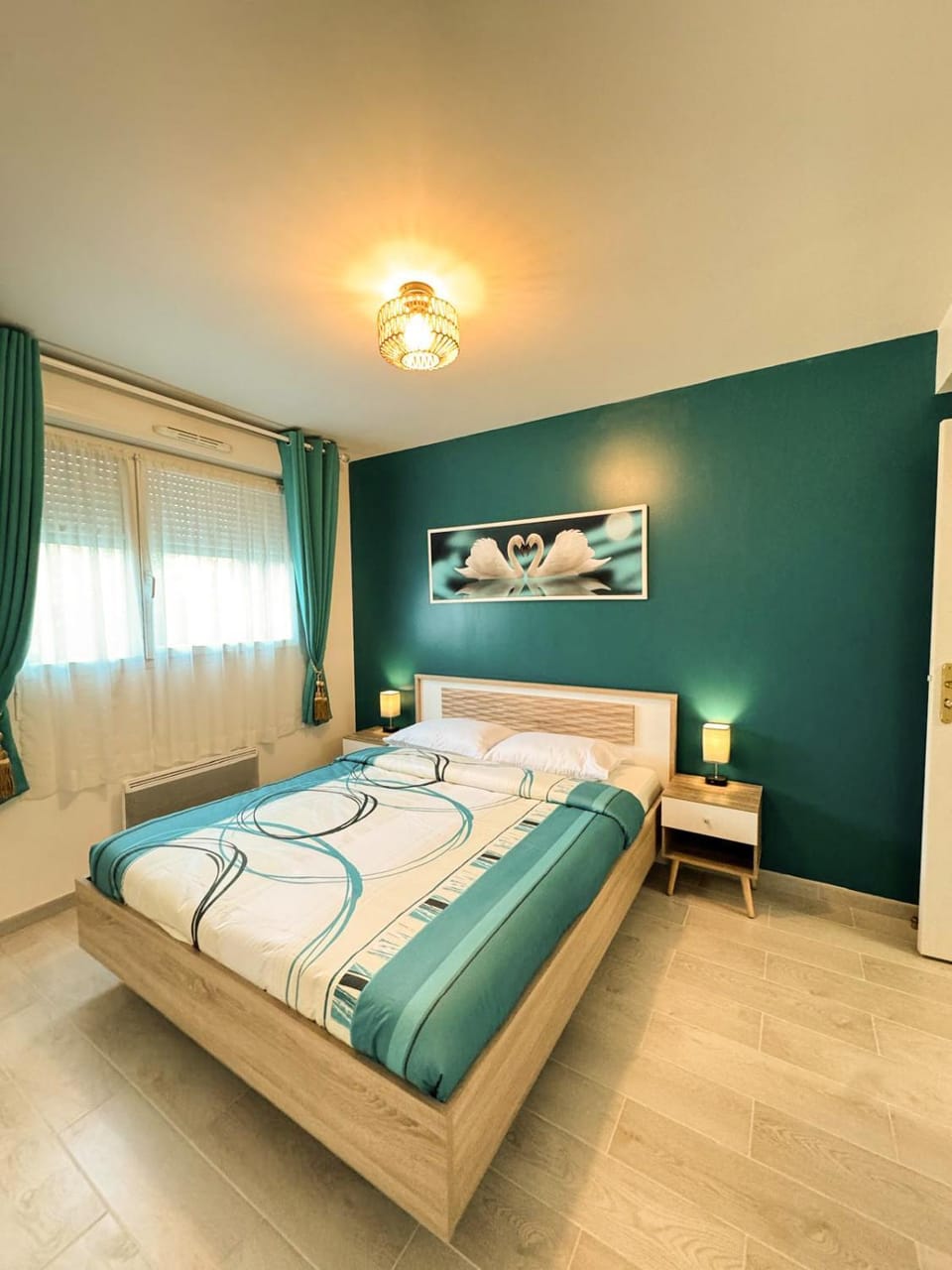 Bed, Photo of the whole room, Bedroom